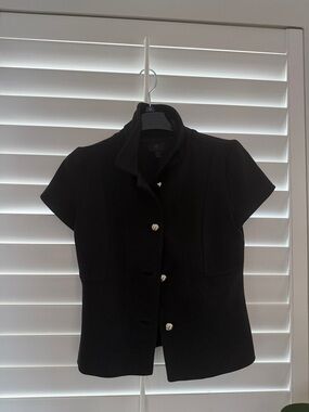 Like new Banana Republic Black Fully Lined Cap-Sleeve Structured Jacket